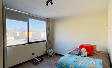 VENTA CASA FULL EQUIPADA EN PIEDRA ROJA| CON QUINCHO Y PISCINA | CAMINABLE A COLEGIO PEDREGALES Y SAN ANSELMO | UF 13.900