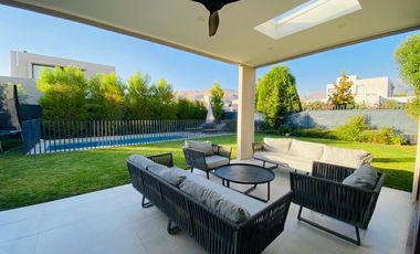 VENTA CASA FULL EQUIPADA EN PIEDRA ROJA| CON QUINCHO Y PISCINA | CAMINABLE A COLEGIO PEDREGALES Y SAN ANSELMO | UF 13.900