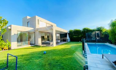 VENTA CASA FULL EQUIPADA EN PIEDRA ROJA| CON QUINCHO Y PISCINA | CAMINABLE A COLEGIO PEDREGALES Y SAN ANSELMO | UF 13.900
