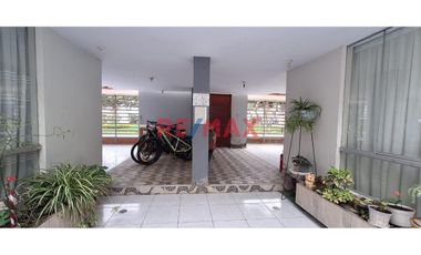 Se Alquila Casa De 3 Pisos + Estacionamiento Frente A Parque En Urb. Soliluz – Trujillo – S/3,000