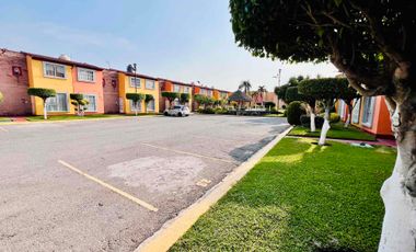 CASA AMUEBLADA EN RENTA EN FRACCIONAMIENTO LAS GARZAS CON ALBERCA EN ÁREA COMÚN