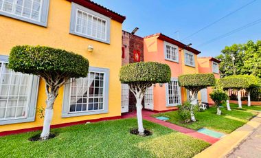 CASA AMUEBLADA EN RENTA EN FRACCIONAMIENTO LAS GARZAS CON ALBERCA EN ÁREA COMÚN