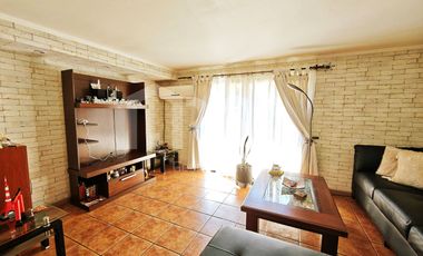 CASA 4 DORMITORIOS. 4 BAÑOS, CON AIRES ACONDICIONADOS, AMERICO VESPUCIO 2501, MAIPU