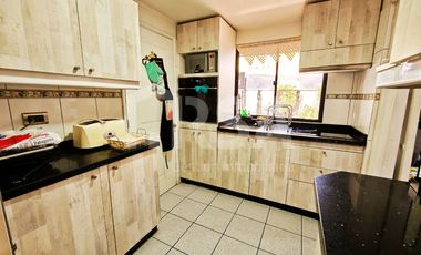 CASA 4 DORMITORIOS. 4 BAÑOS, CON AIRES ACONDICIONADOS, AMERICO VESPUCIO 2501, MAIPU