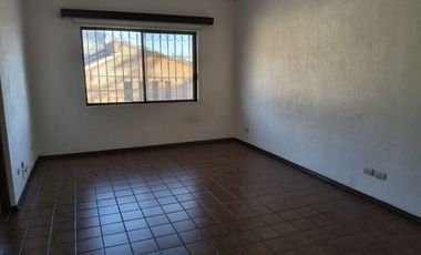 LINDA CASA Excelente ubicacion, zona San Pedro, fracc P. Blanco, con areas comunes, alberca, jardines, palapa.