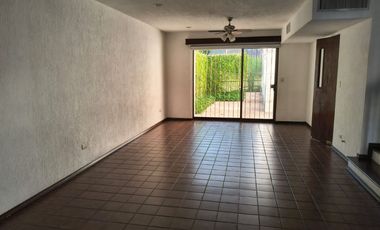 LINDA CASA Excelente ubicacion, zona San Pedro, fracc P. Blanco, con areas comunes, alberca, jardines, palapa.