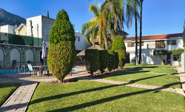 LINDA CASA Excelente ubicacion, zona San Pedro, fracc P. Blanco, con areas comunes, alberca, jardines, palapa.