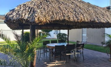 LINDA CASA Excelente ubicacion, zona San Pedro, fracc P. Blanco, con areas comunes, alberca, jardines, palapa.