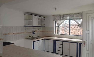 CASA con amplio terreno de venta en Ibarra