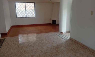 CASA con amplio terreno de venta en Ibarra