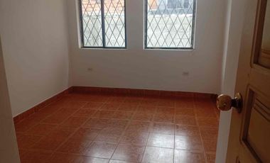 CASA con amplio terreno de venta en Ibarra