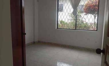 CASA con amplio terreno de venta en Ibarra