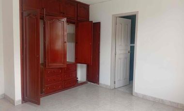 CASA con amplio terreno de venta en Ibarra