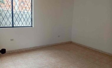 CASA con amplio terreno de venta en Ibarra