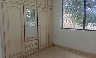 CASA con amplio terreno de venta en Ibarra