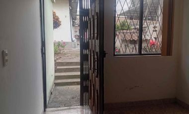 CASA con amplio terreno de venta en Ibarra