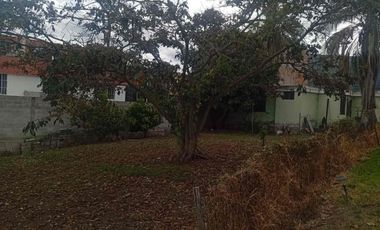 CASA con amplio terreno de venta en Ibarra