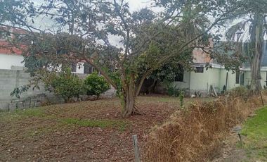 CASA con amplio terreno de venta en Ibarra