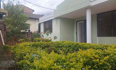 CASA con amplio terreno de venta en Ibarra