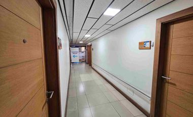 Arriendo oficina en centro de Puerto Montt 2 ambientes y baño piso 12 Edificio Cámara Chilena de la Construcción