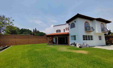 Casa en renta en fraccionamiento con vigilancia