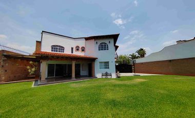 Casa en renta en fraccionamiento con vigilancia