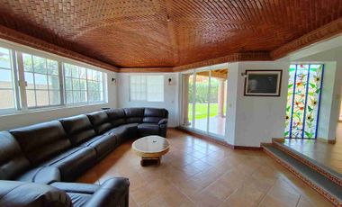 Casa en renta en fraccionamiento con vigilancia