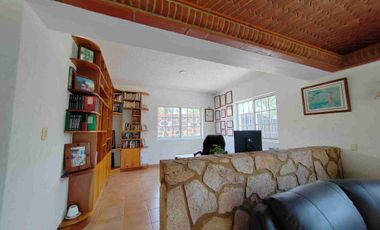 Casa en renta en fraccionamiento con vigilancia