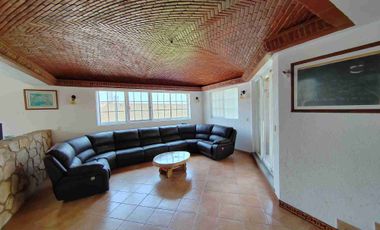 Casa en renta en fraccionamiento con vigilancia