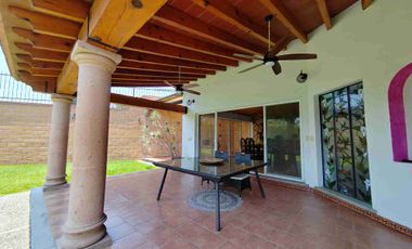 Casa en renta en fraccionamiento con vigilancia