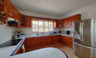 Casa en renta en fraccionamiento con vigilancia