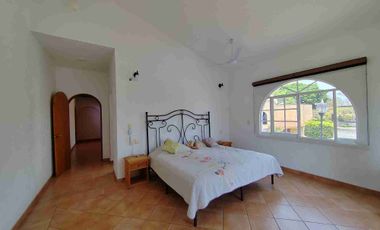 Casa en renta en fraccionamiento con vigilancia