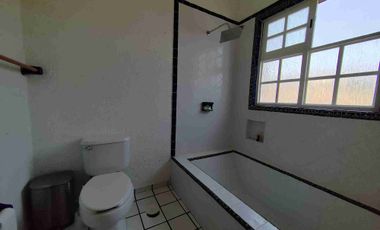 Casa en renta en fraccionamiento con vigilancia