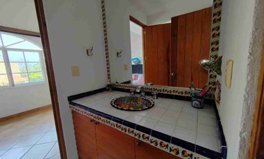 Casa en renta en fraccionamiento con vigilancia