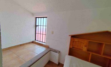 Casa en renta en fraccionamiento con vigilancia