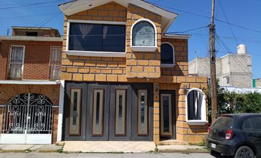 RENTA CASA DENTRO DE PRIVADA - VALLE DEL CRISTAL METEPEC- CERCA DE PARQUE LA PILITA