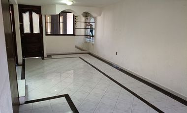 RENTA CASA DENTRO DE PRIVADA - VALLE DEL CRISTAL METEPEC- CERCA DE PARQUE LA PILITA