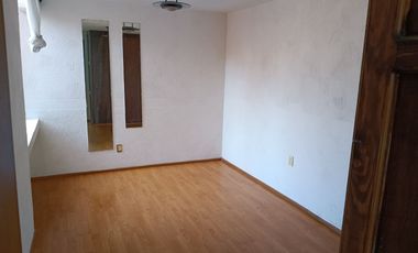 RENTA CASA DENTRO DE PRIVADA - VALLE DEL CRISTAL METEPEC- CERCA DE PARQUE LA PILITA