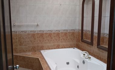 RENTA CASA DENTRO DE PRIVADA - VALLE DEL CRISTAL METEPEC- CERCA DE PARQUE LA PILITA