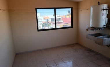 RENTA CASA DENTRO DE PRIVADA - VALLE DEL CRISTAL METEPEC- CERCA DE PARQUE LA PILITA