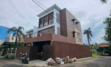 Rumah baru jadi dalam kompleks condet
