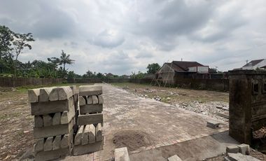 Jl Kaliurang km 9, Rumah 2 lantai dijual cepat dekat UGM