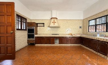 CASA DE UN NIVEL CON DEPARTAMENTO INDEPENDIENTE EN ACAPATZINGO, CUERNAVACA