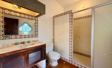 CASA DE UN NIVEL CON DEPARTAMENTO INDEPENDIENTE EN ACAPATZINGO, CUERNAVACA