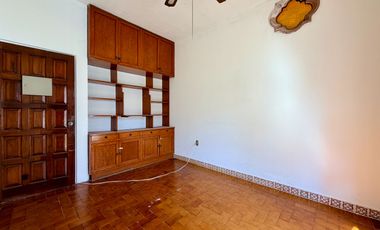 CASA DE UN NIVEL CON DEPARTAMENTO INDEPENDIENTE EN ACAPATZINGO, CUERNAVACA