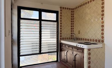 CASA DE UN NIVEL CON DEPARTAMENTO INDEPENDIENTE EN ACAPATZINGO, CUERNAVACA