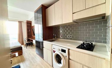 DIJUAL / SEWA CEPAT Studio Full Furnished Sedayu Suites – Interior Modern, View City, Siap Huni!