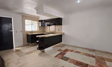 Casa en RENTA dentro de coto en URBI QUINTA MONTECARLO en Tonalá