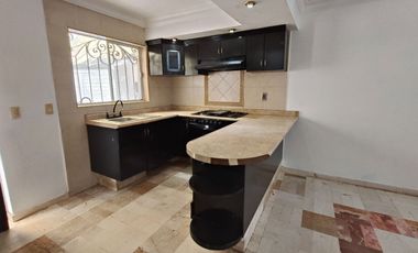 Casa en RENTA dentro de coto en URBI QUINTA MONTECARLO en Tonalá