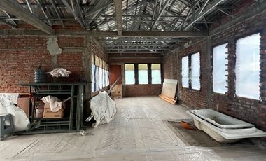 JUAL CEPAT, Rumah 3 Lantai LT 204m² – View Hijau + Air Mata Air, Value Jarang di Harga 1,5M